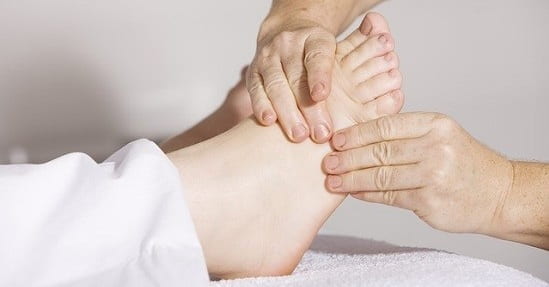 درمان انحراف انگشت شست در کلینیک پا
