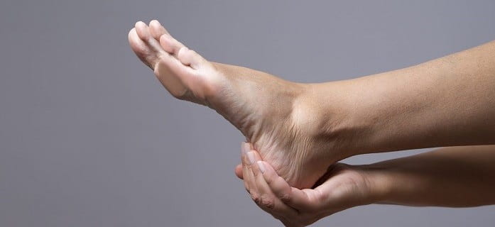 درمان خار پاشنه با استراحت و استفاده از یخ